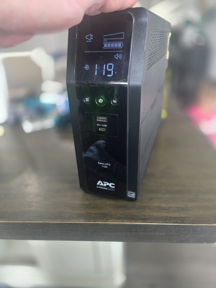 APC Back-UPS Pro 1100VA, 10 Outlets, 2 USB Charging Ports, AVR, LCD interface