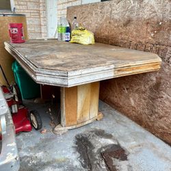Free solid table