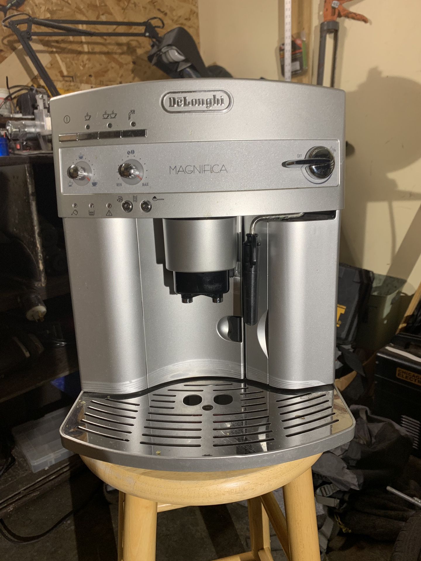 DeLonghi Magnifica coffee maker