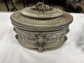Vintage trinket box
