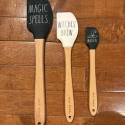 Set of 3 witches spatulas 