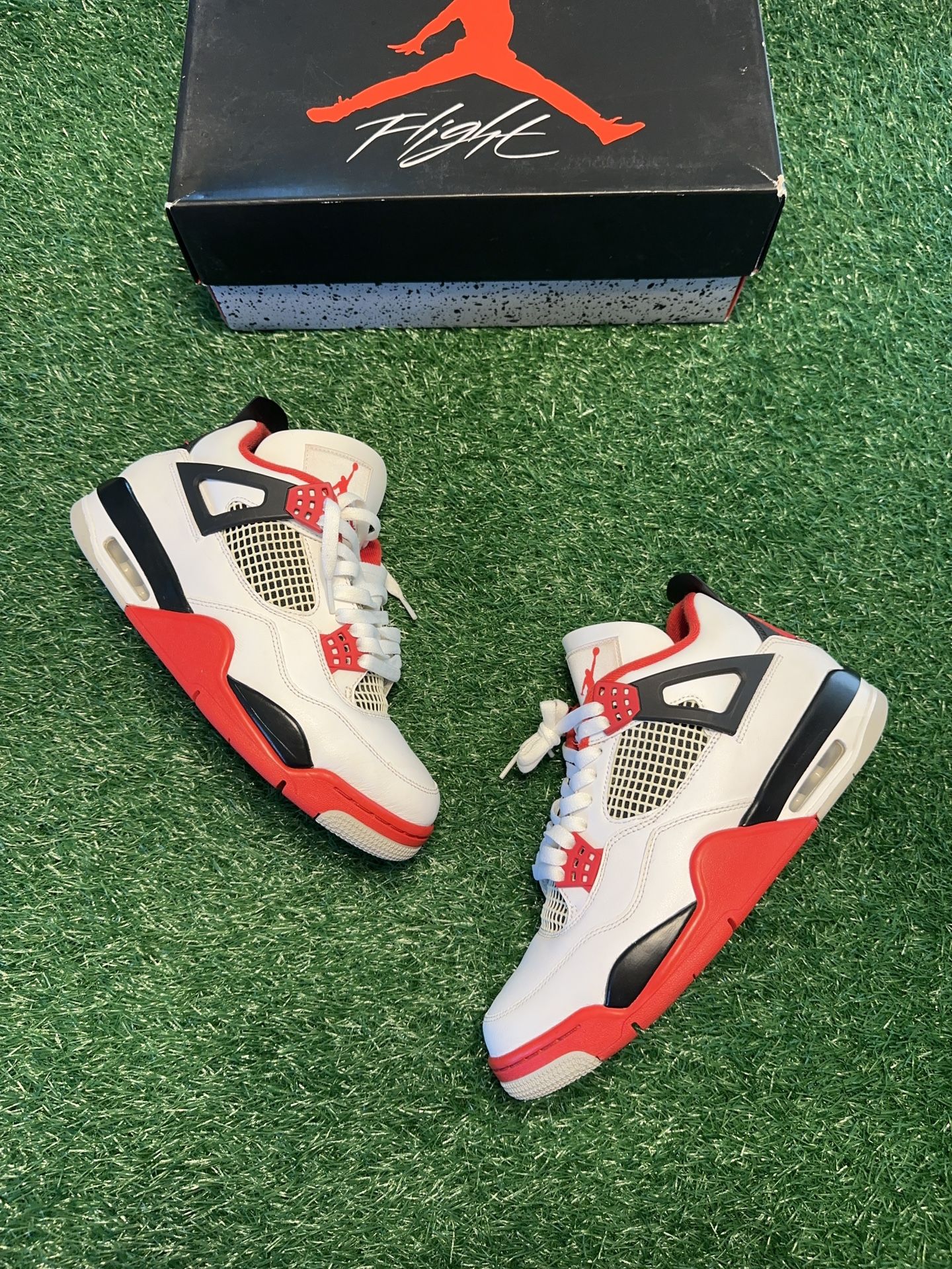Jordan 4 “Fire Red” Size 10
