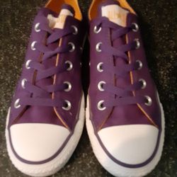 Converse womens 6 Like new 