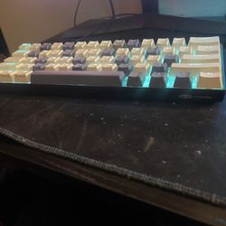 Magegee 60% GAMING KEYBOARD with Red Switches