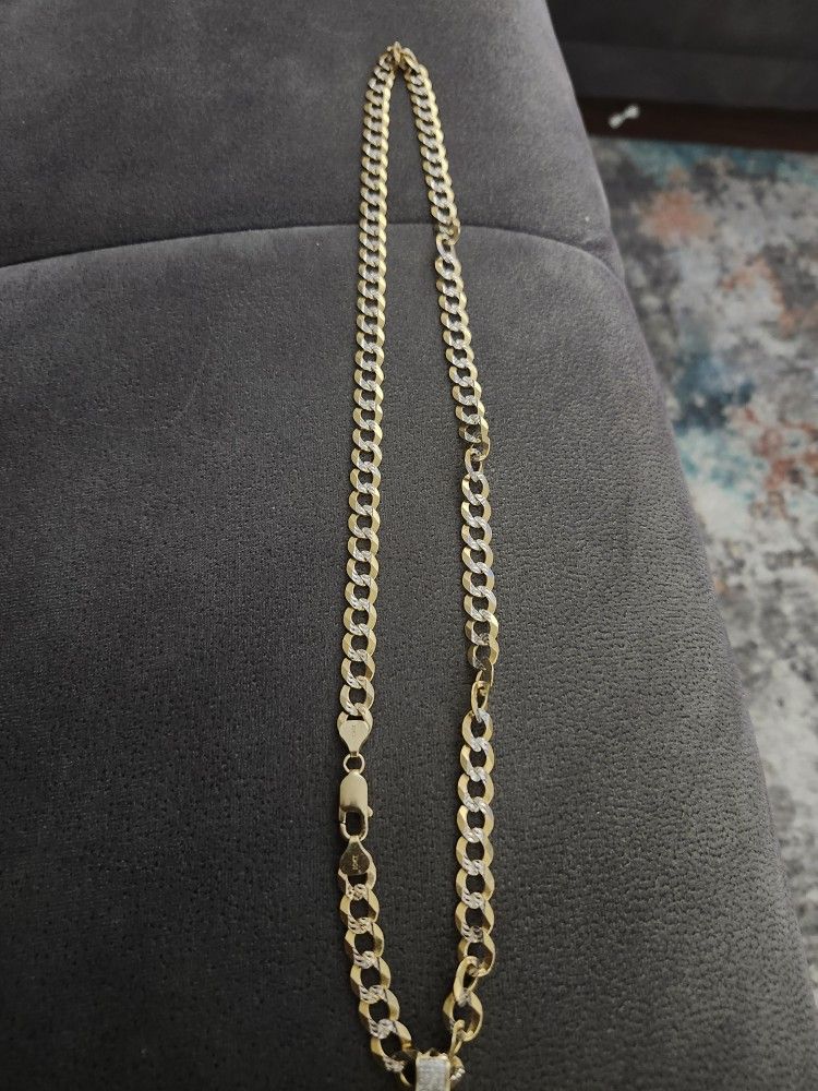 10 Kt Diamond Gold Chain With a Gold Diamond cross Pendant