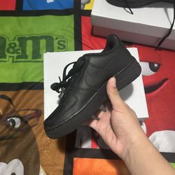 Air Force 1 LE “Black”