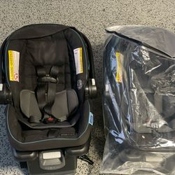 2 Graco Infant Car Seats 