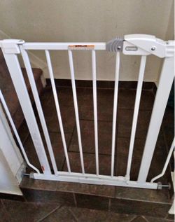 Wide Adjustable Pet Gate / Baby Gate - Fits Openings 29” - 38.5”