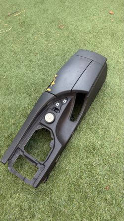 2006 BMW e60 and e61 5series FRONT CENTER CONSOLE ARM REST PAD STORAGE TRAY LEATHER BLACK