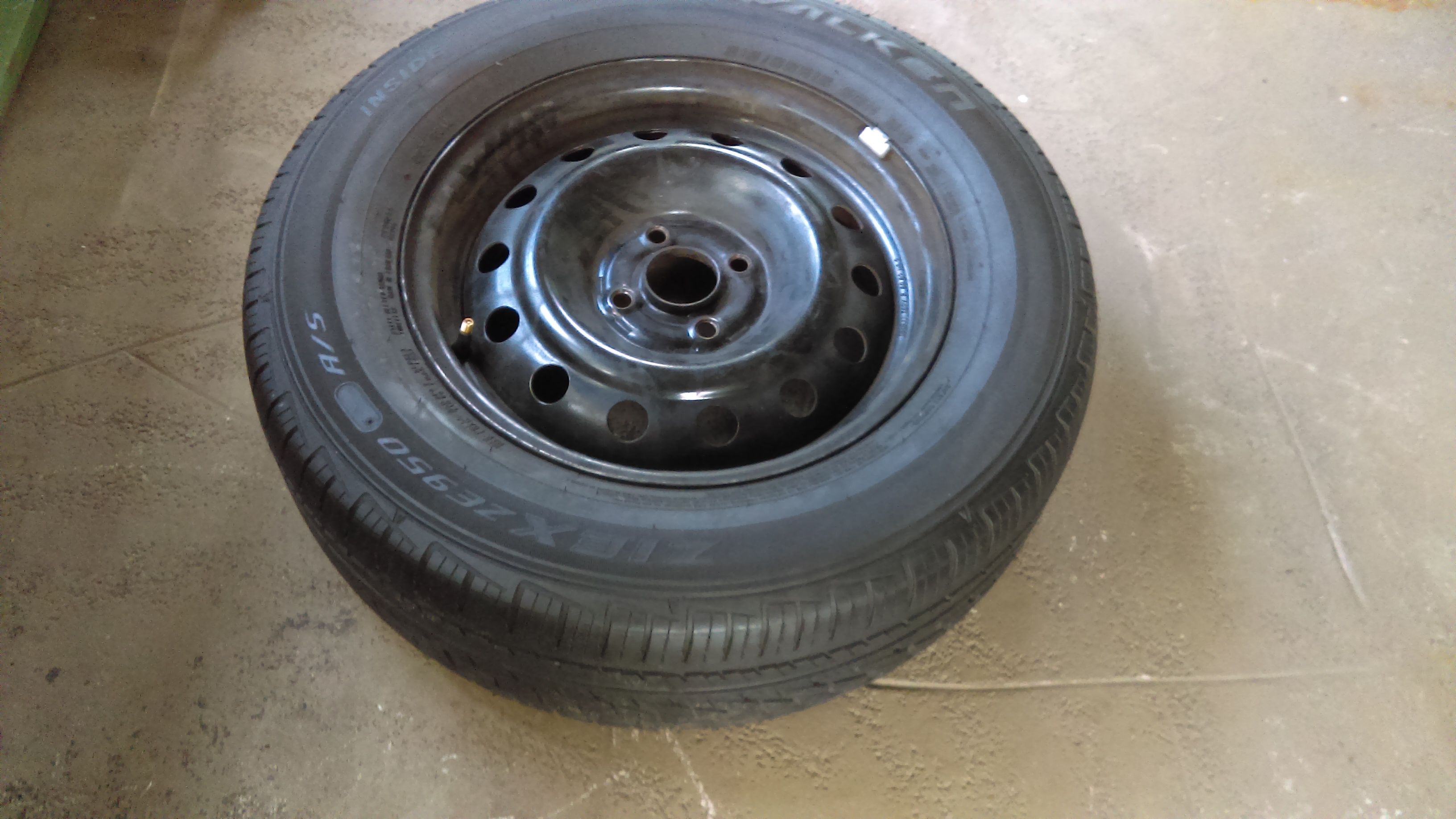 1 tire 215 65R15 $15 or best offer