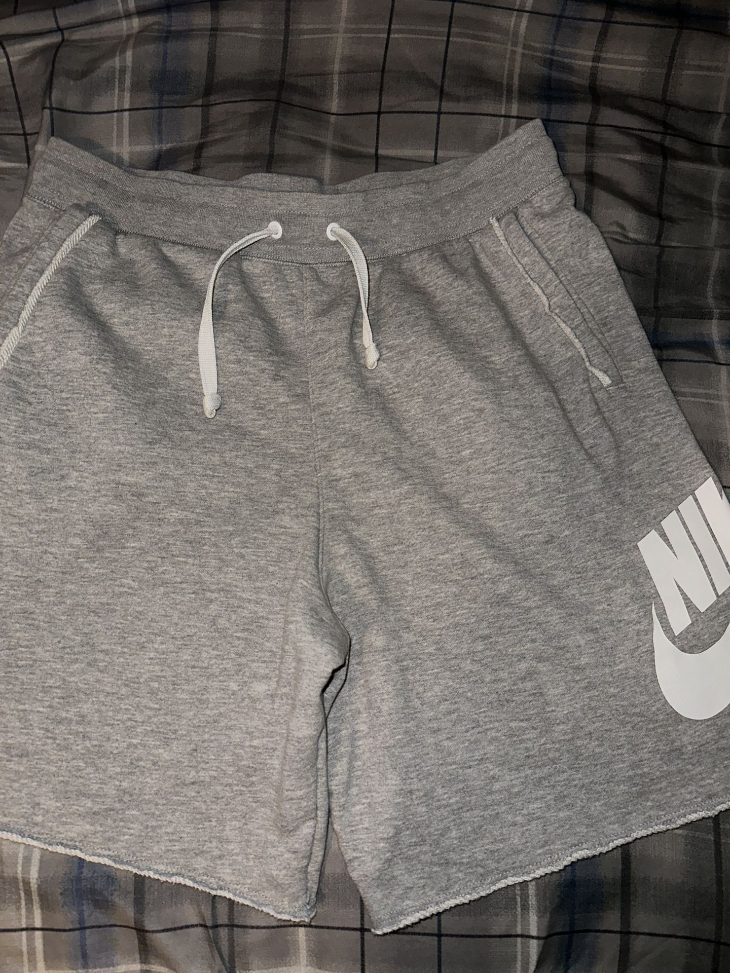 Men nike shorts L