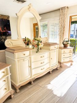 Dresser set