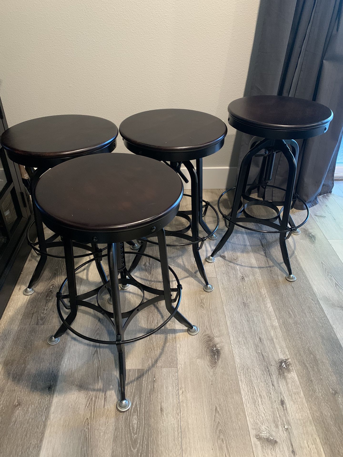4 Counter Height Stools