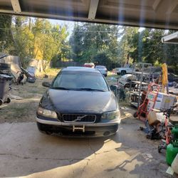 2003 Volvo S60 Runs And Drives  1500 Or Best Offer 