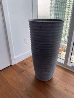 Planter - Resin - Large