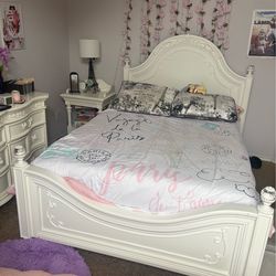 Disney Princess bedroom set from Rooms To Go