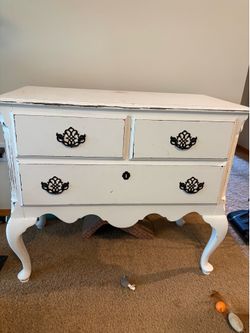 Distressed White Chest of of Drawers