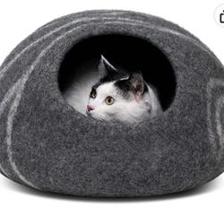 Like NEW! Cat Bed Cave 100% Merino Wool Bed for Cats & Kittens
