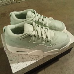 ***Women's Air Jordan 4 RM***