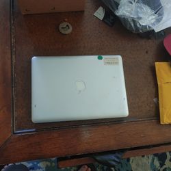 Apple Laptop 
