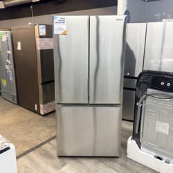 🔥SAMSUNG 33”(width) STAINLESS STEEL REFRIGERATOR WITH ICE MAKER AND WATER DISPENSER🔥