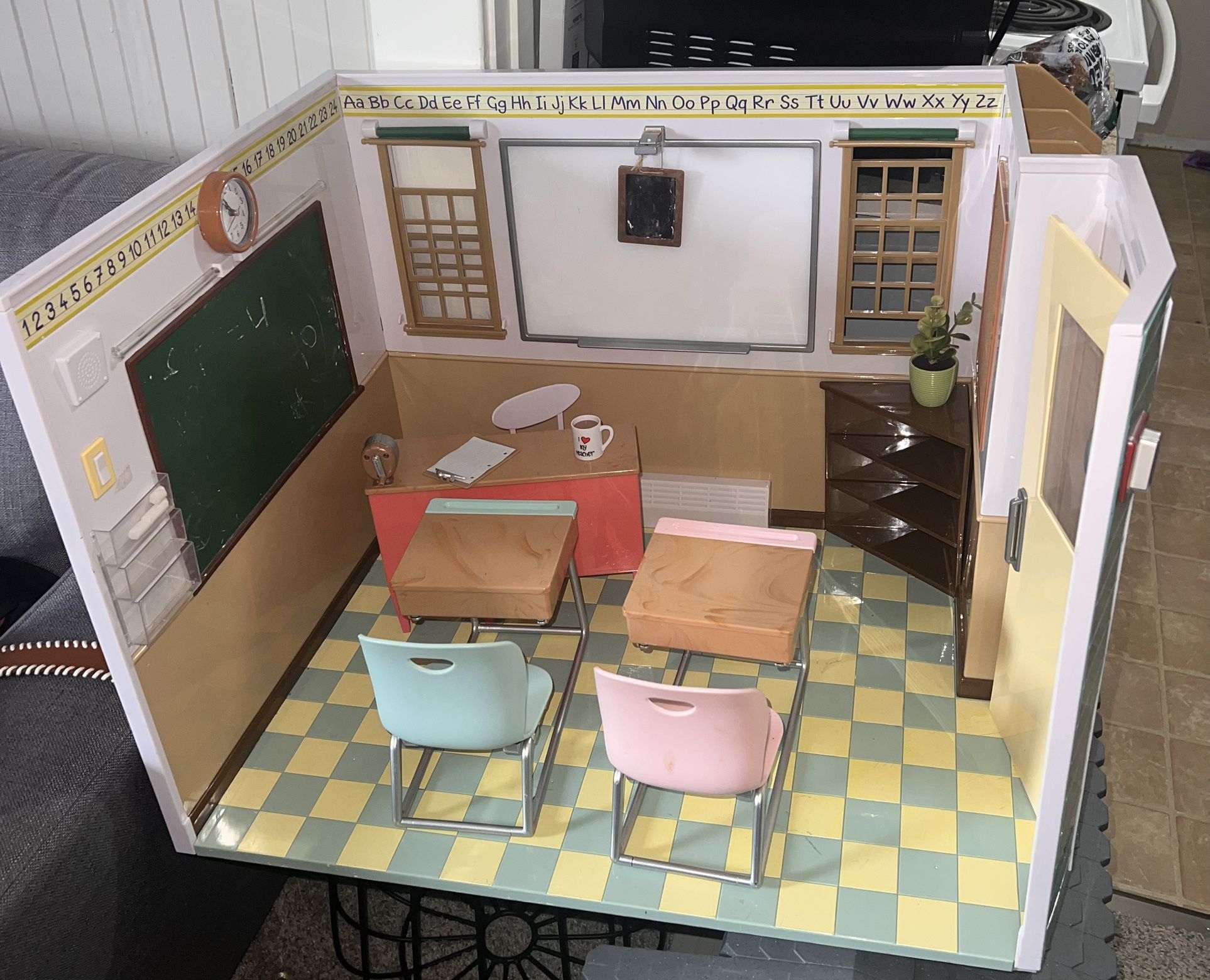 OG American girl, doll sized classroom