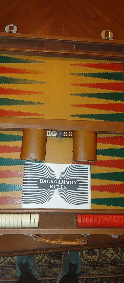 Brown Leatherette Backgammon Carry Case
Red/Green Backgammon Board