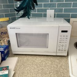 Microwave With Turntable