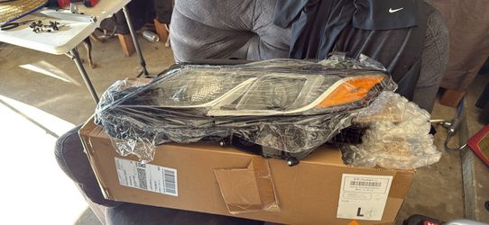 2018 Toyota Camry Driver’s Side Headlight