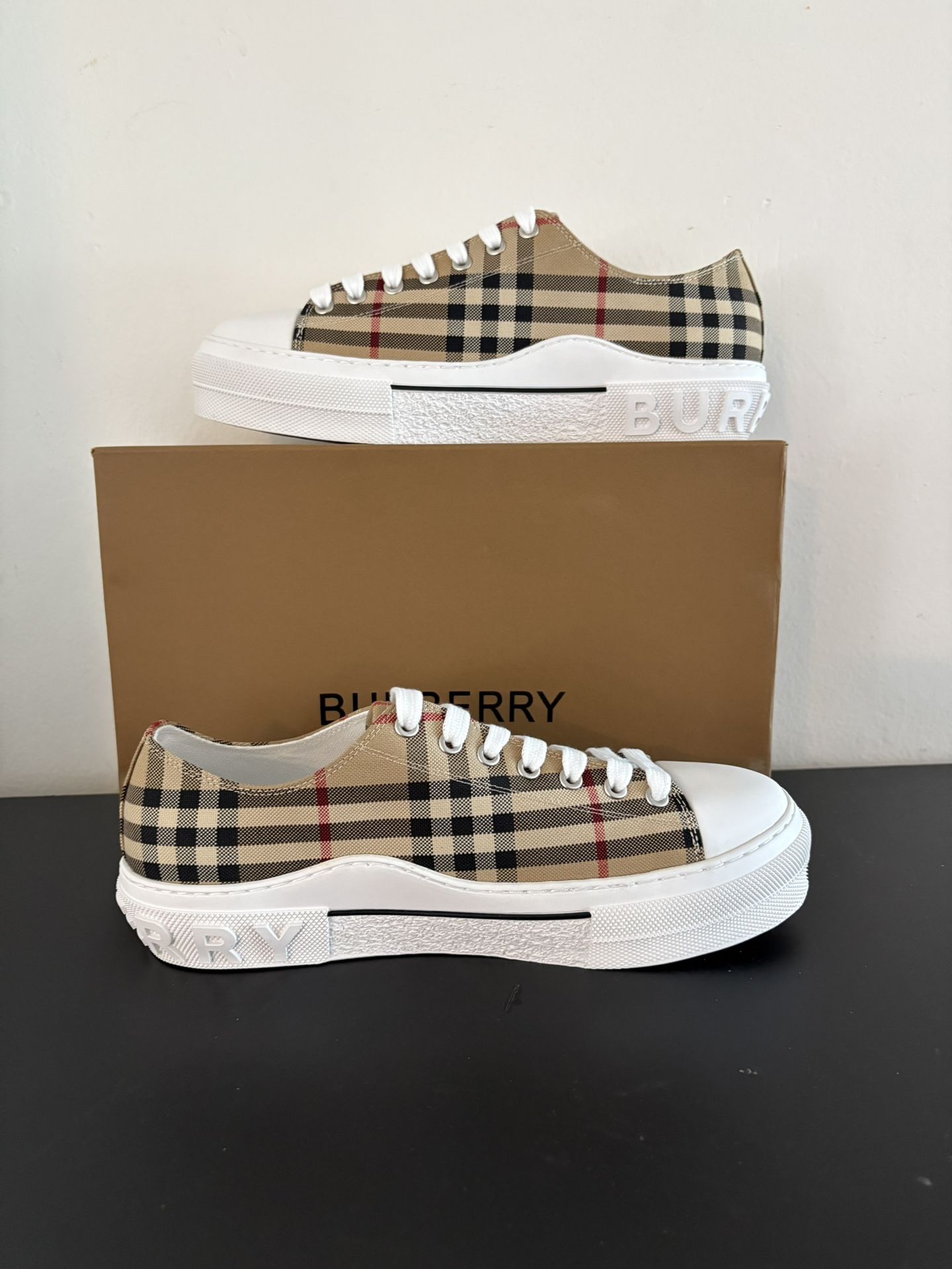 BURBERRY 