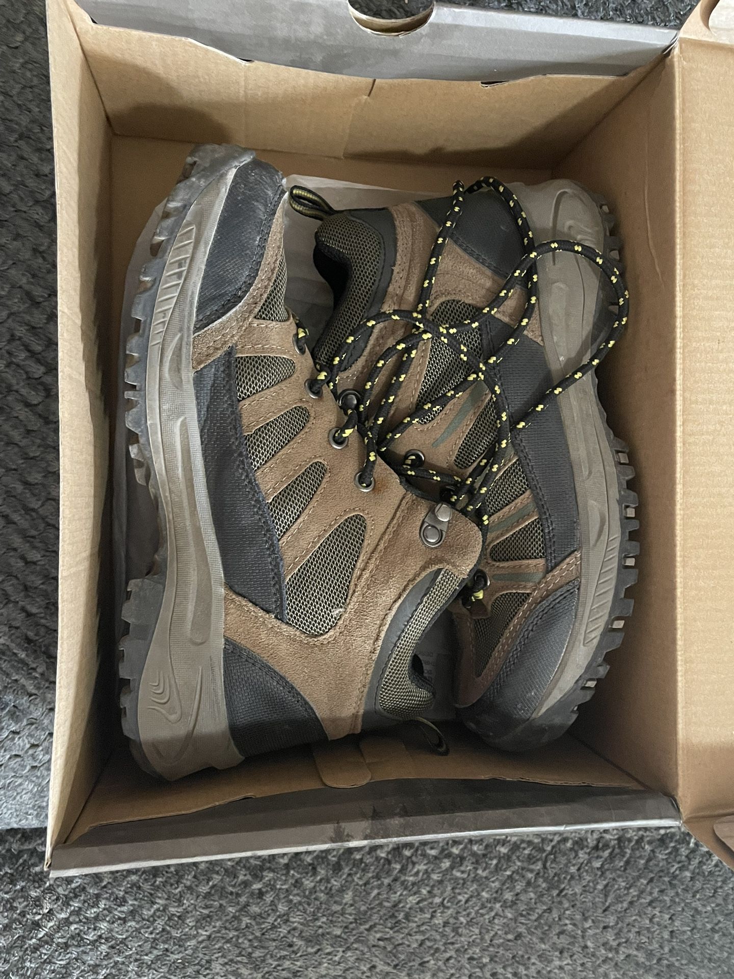Bearpaw Youth Hiking Boots Size 4.5
