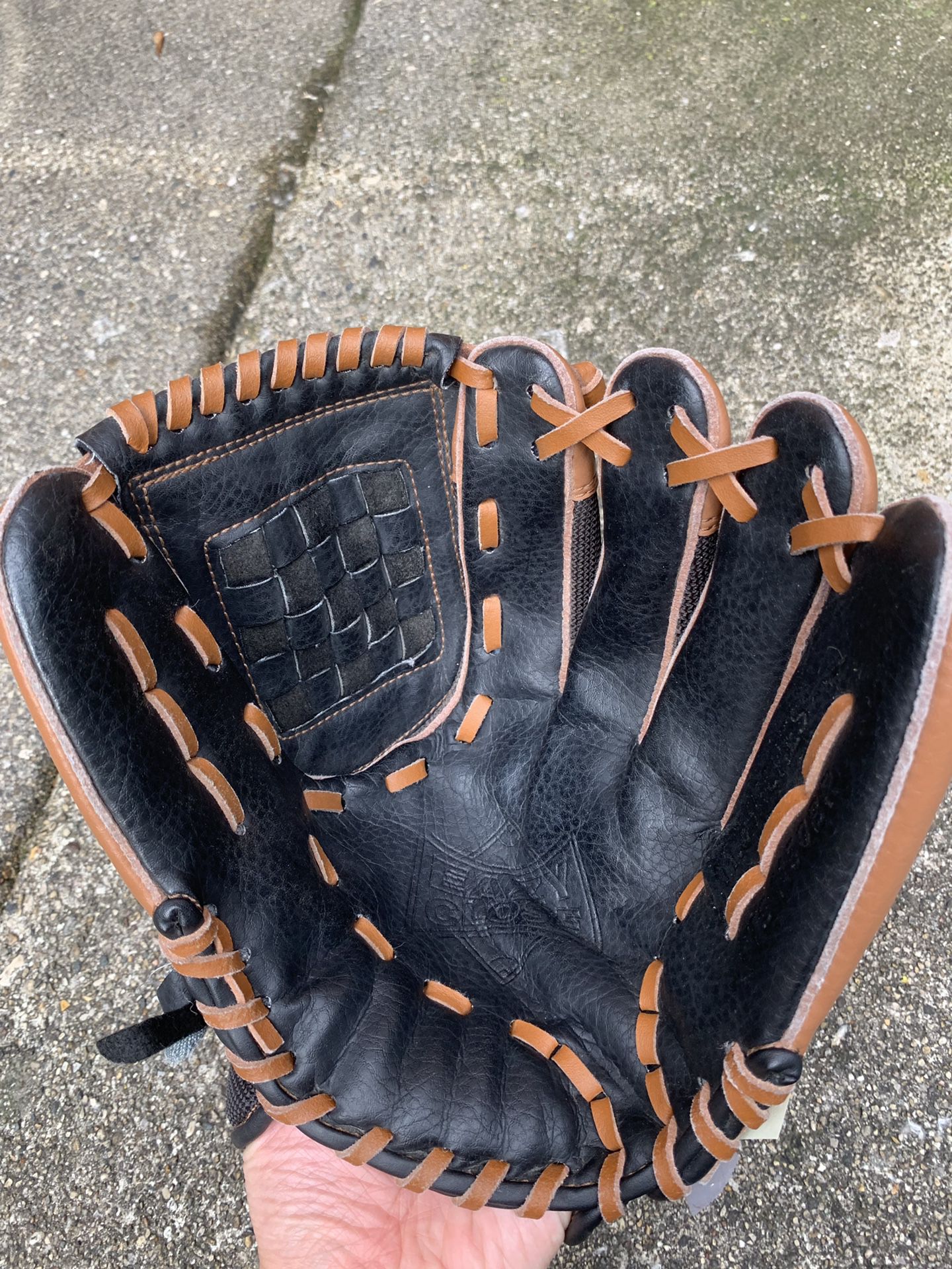 Adidas TS1150BR 11.5” baseball glove