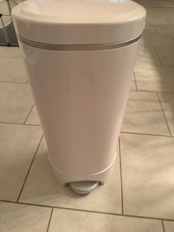 Munchkin Diaper trashcan