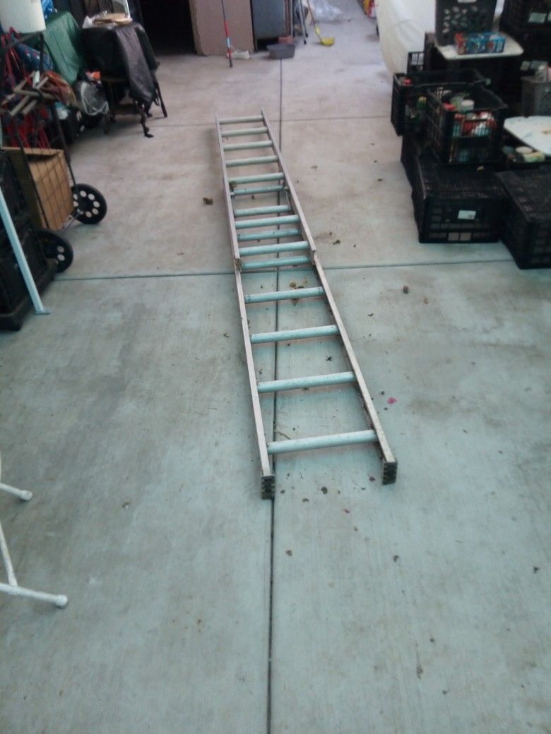 8 Ft Ladder Aluminum Solid When You Open It 16 Ft
