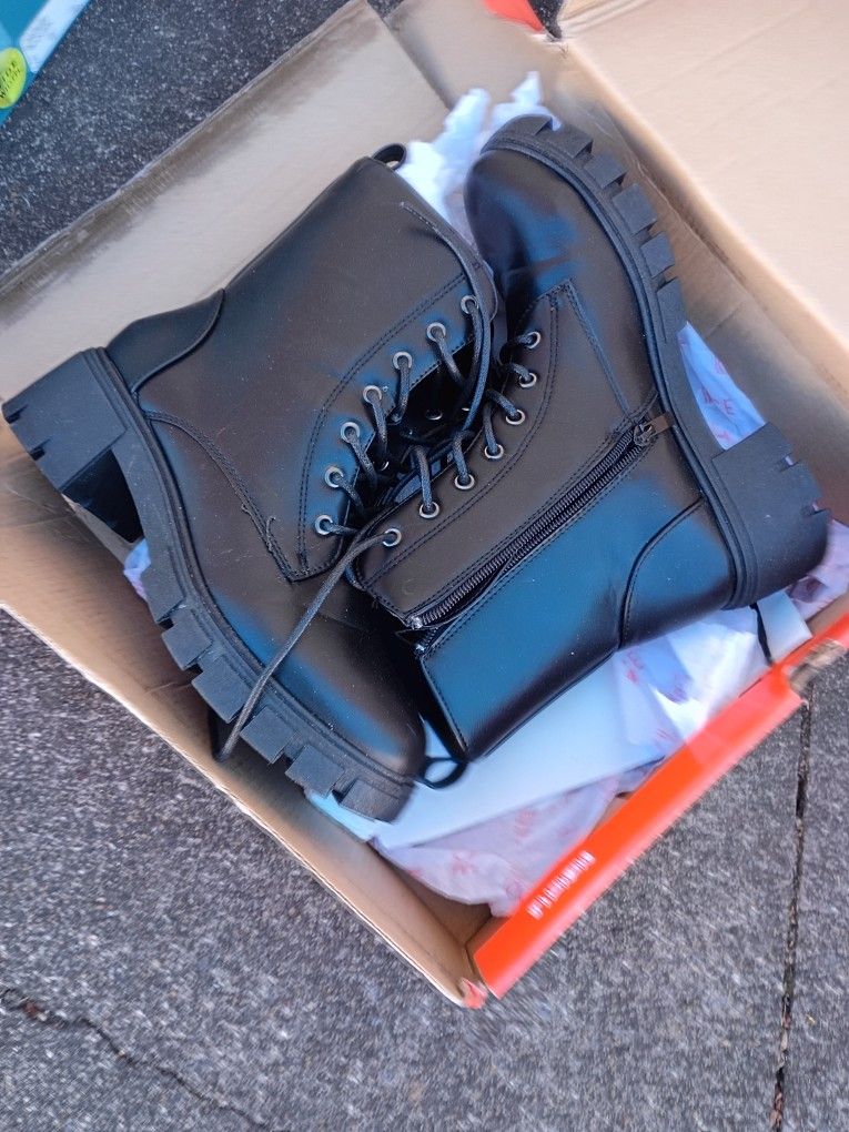 ROUGE BLACK ANKLE BOOTS SIZE 8.5 NEW