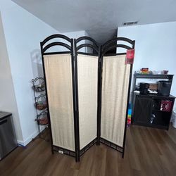 Coasters fine furnishing three panel divider