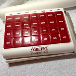 Weekly Medication Organizer With Daily Removable Compartments