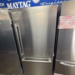 Hisense Bottom-Freezer Refrigerator