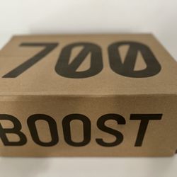 700 Boost Adidas