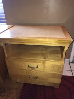 2 wood night stands