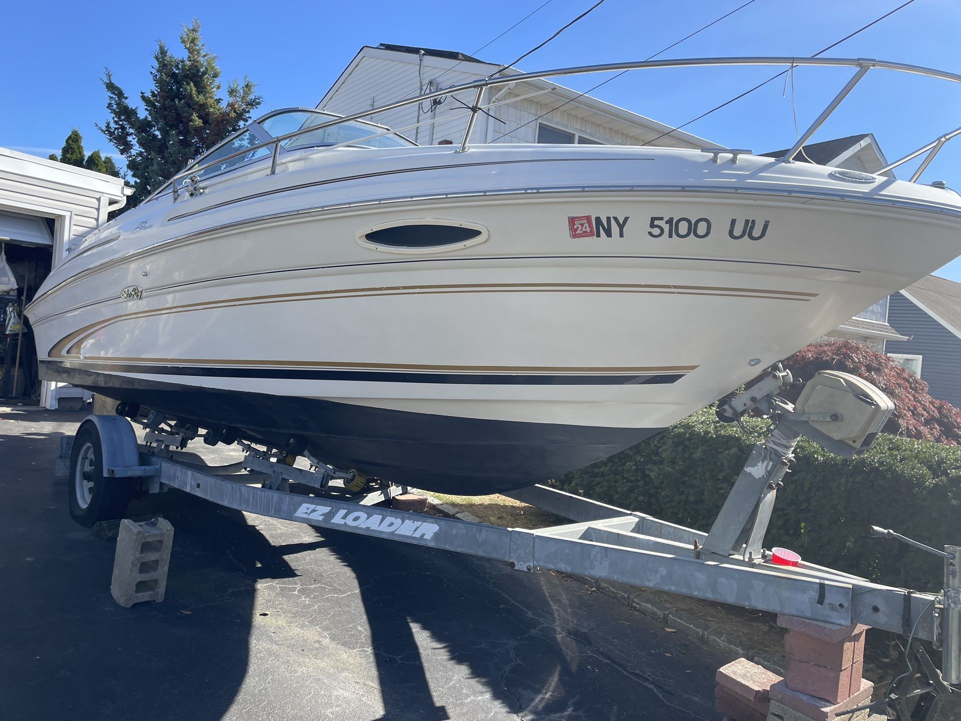 2000 SeaRay 215 Express Cruiser