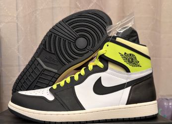 Nike Air Jordan 1 Retro High Volt Gold