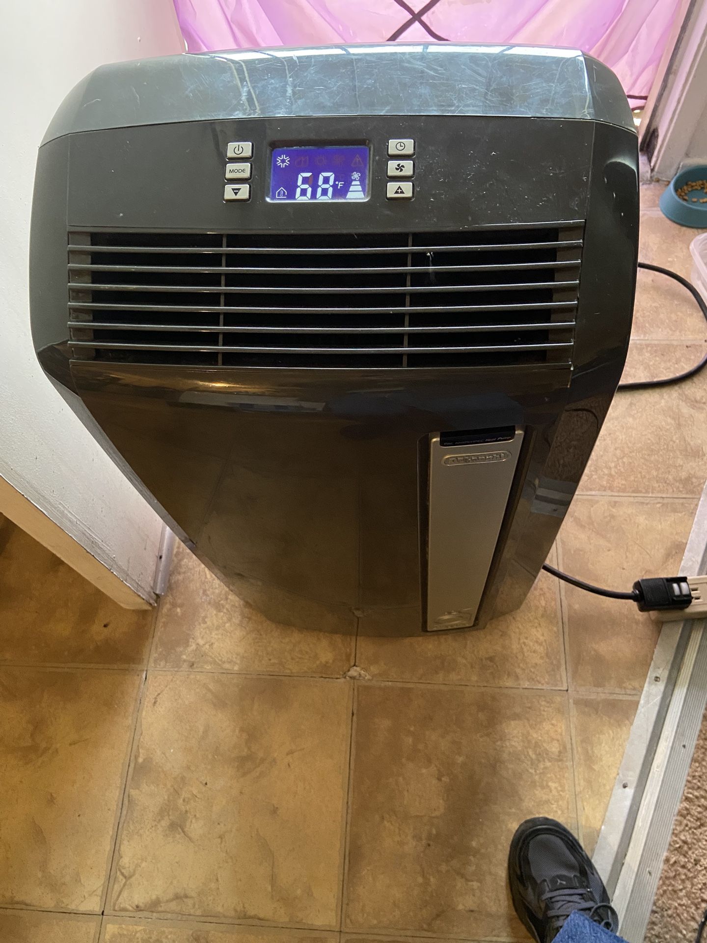 Delonghi Air Conditioner PAC AN125HPEKC 3A 12500 BTU Pinguino Series - Black