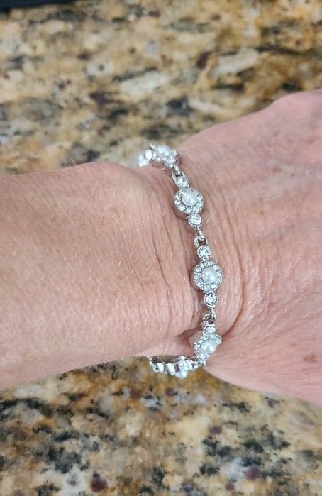 Beautiful Silver Rhinestone and Pearl Adjustable Bracelet