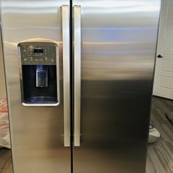 GE Refrigerator 