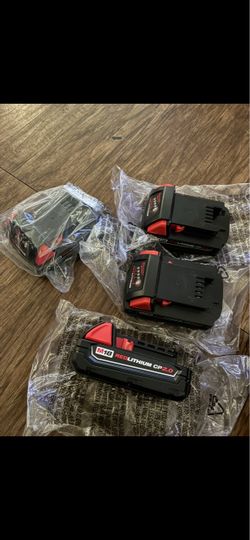 4 Milwaukee m18 2.0 batteries new/nuevas 120$