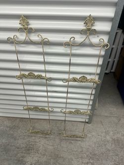 Metal plate or picture holders