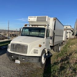 2000 FL70 freightliner