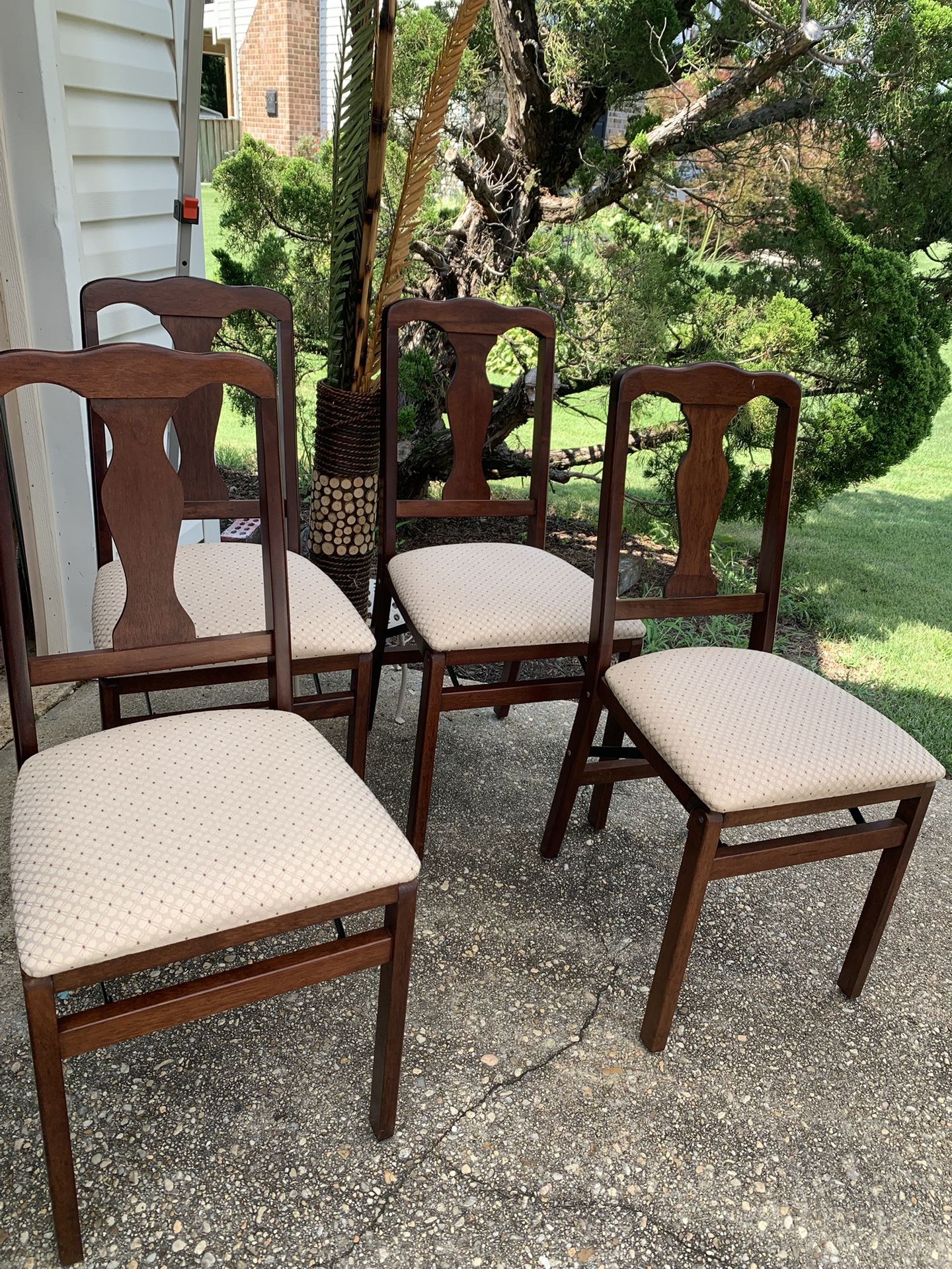 Beautiful vintage Set Of Four Cherry Stakmore Folding Dinning Chairs