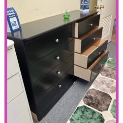8 drawers dresser/ Eight drawers dresser
